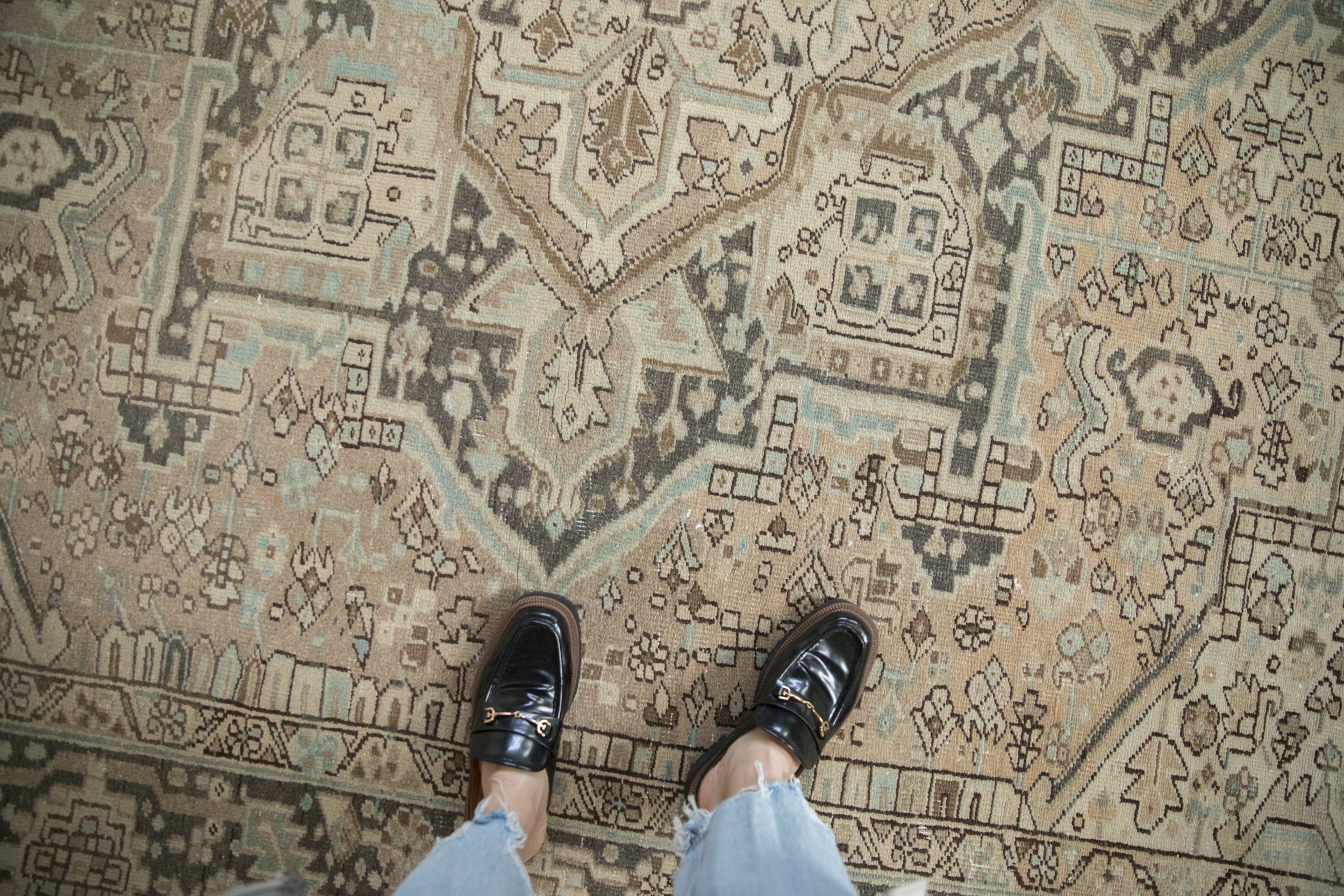 Vintage Distressed Heriz Carpet // ONH Item: ee004721, Image 1