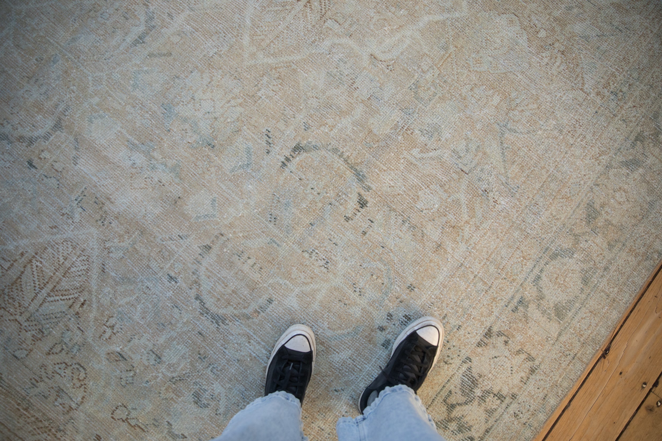 Vintage Distressed Mahal Carpet // ONH Item: ee004744, Image 1