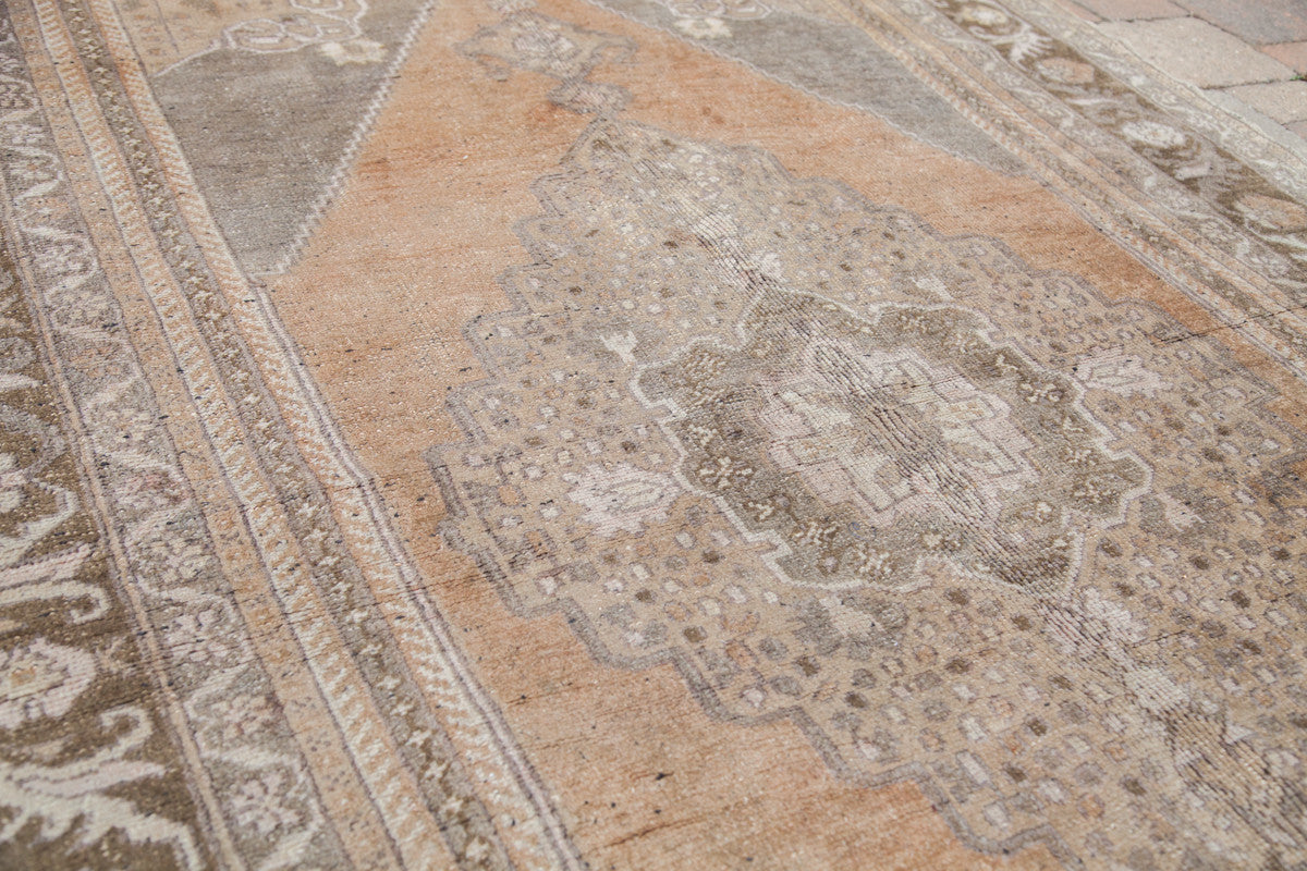 5.5x9.5 Vintage Greige Oushak Carpet // ONH Item lr002500c Image 1