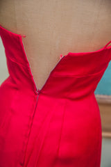 Back view of the vintage 60s dress showing the central metal zipper.