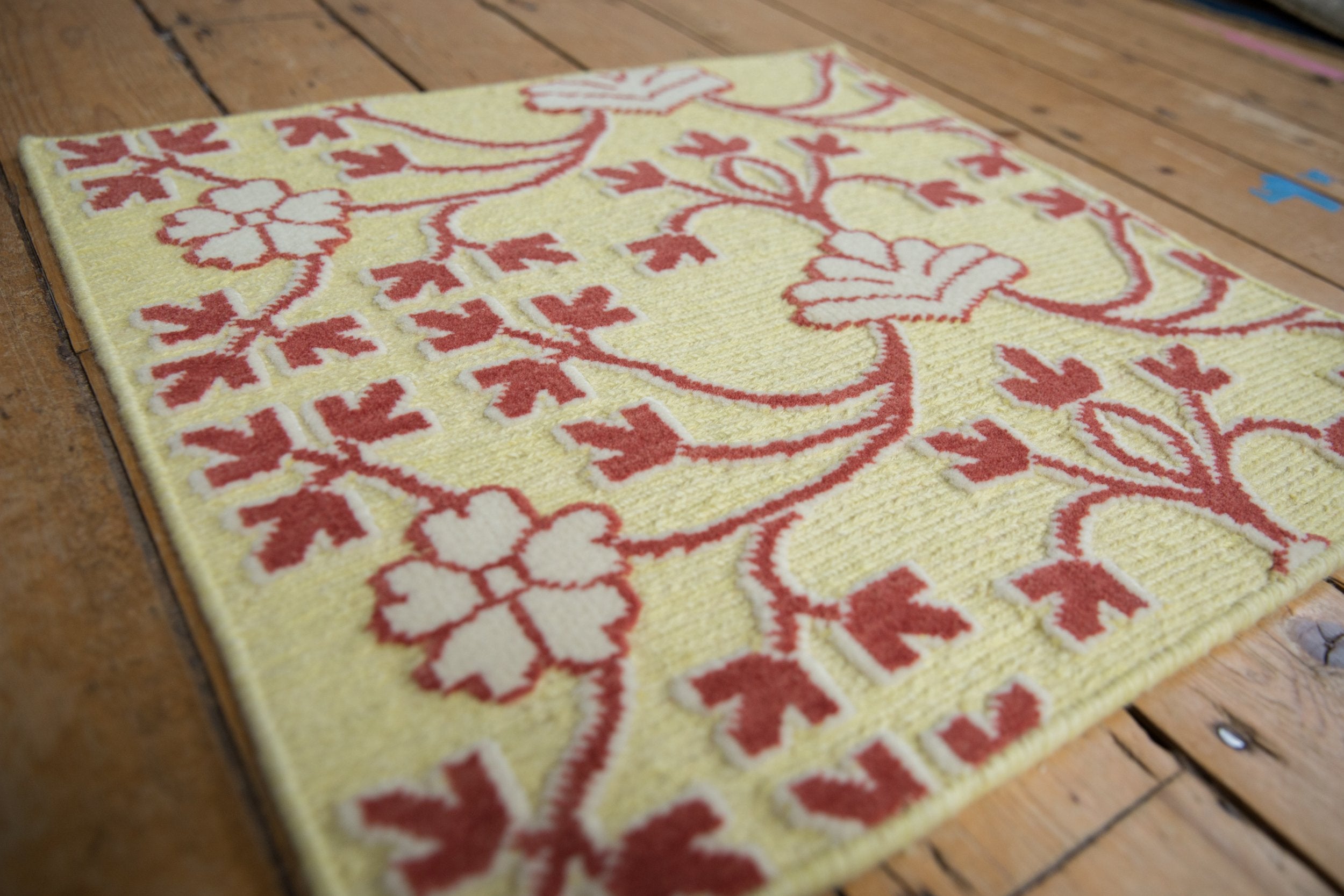 2x2 New Indian Samarkand Design Square Rug Mat // ONH Item mc002044 Image 1