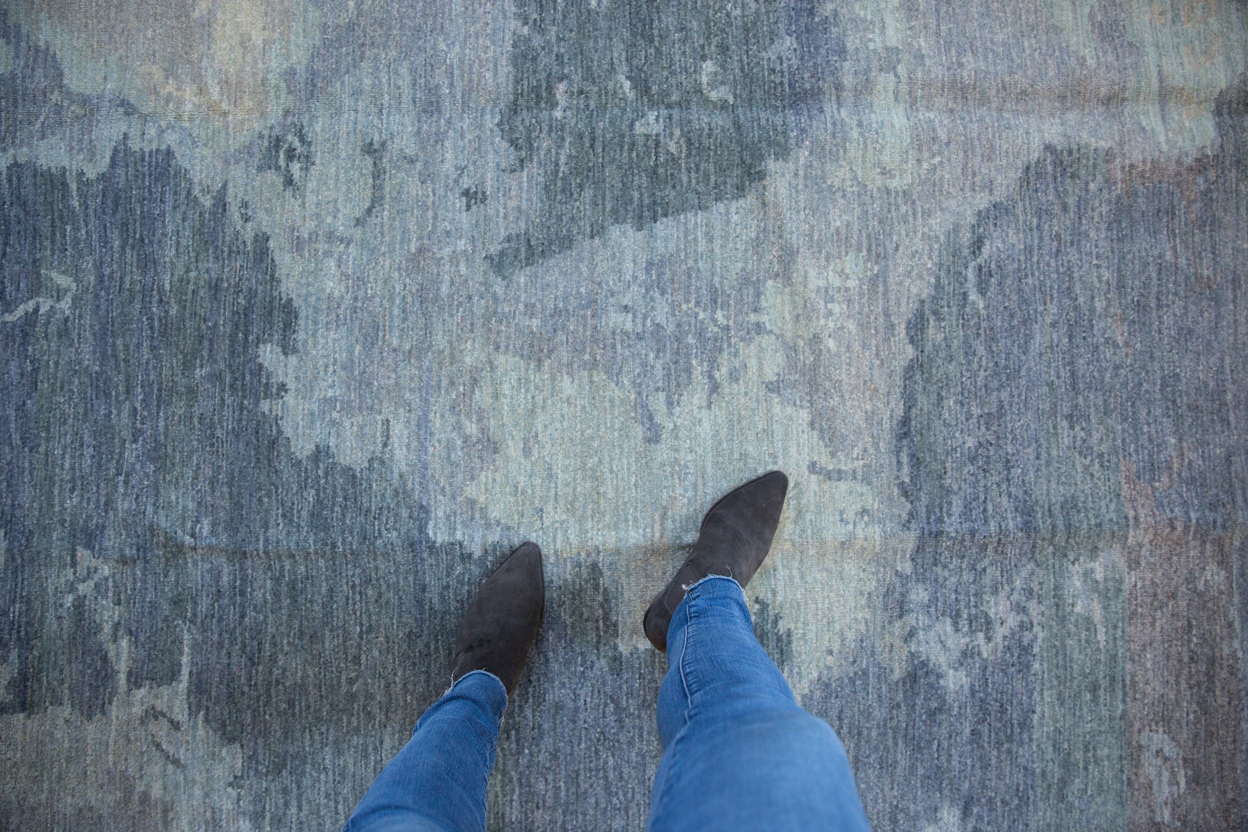 7.5x10.5 Pakistani Contemporary Design Carpet // ONH Item mc002133 Image 1