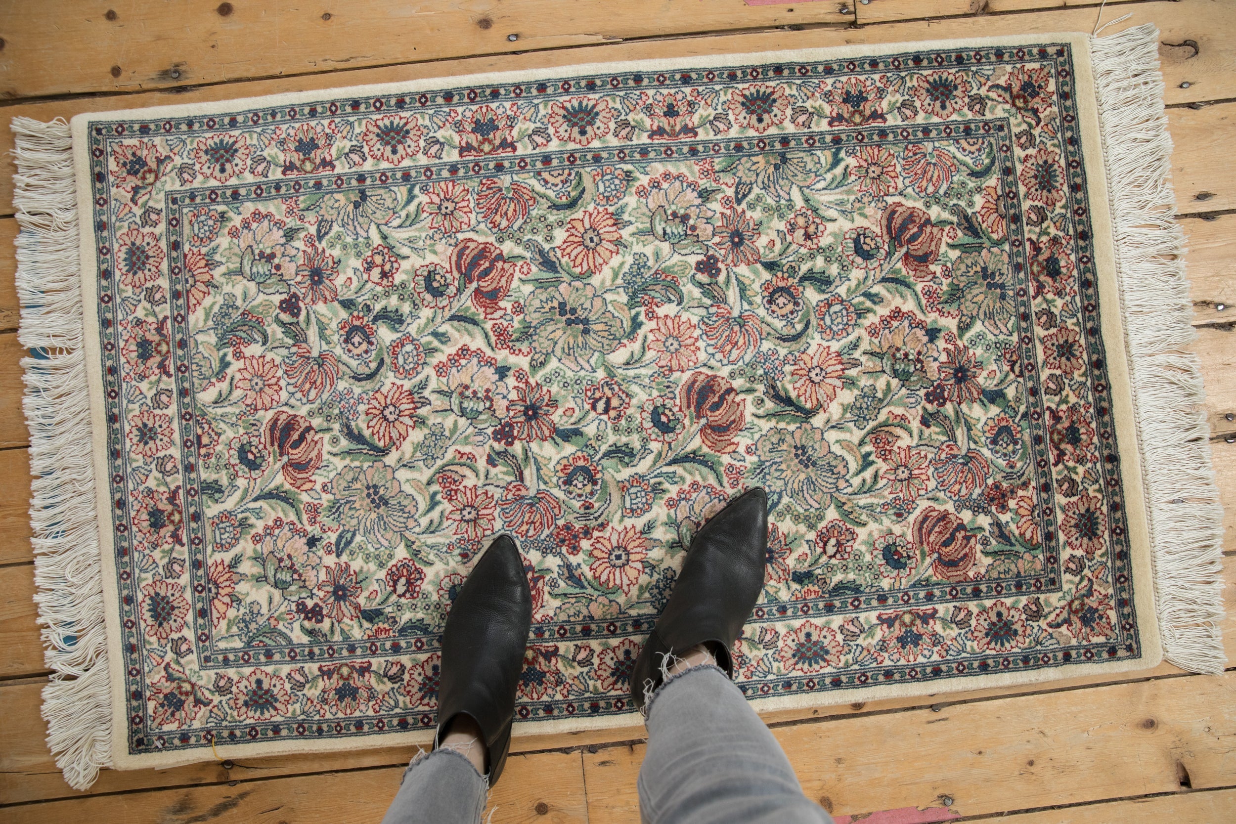 2.5x4 Vintage Pakistani Arts And Crafts Design Rug // ONH Item mc002159 Image 1