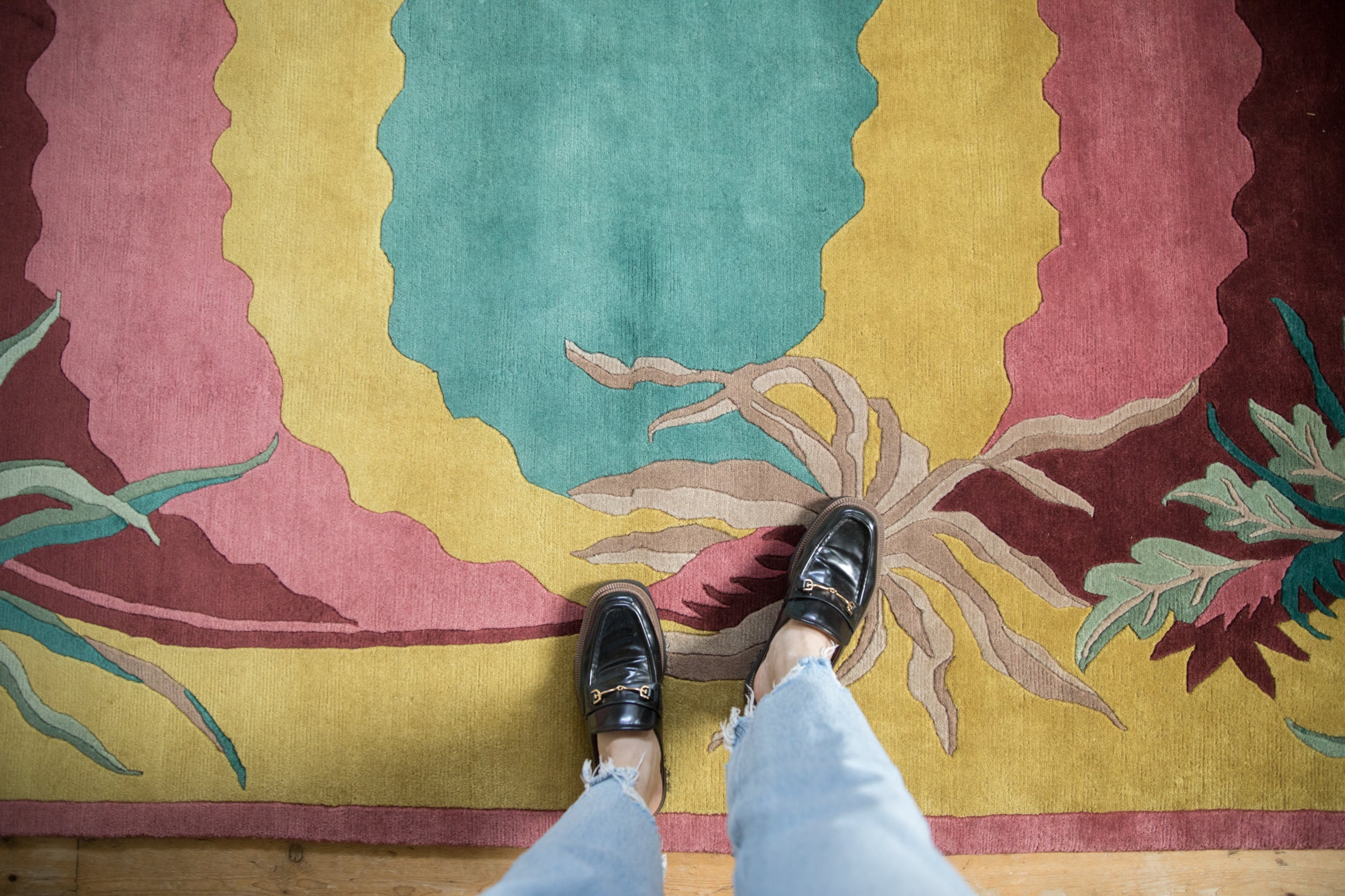 Vintage Indian Arts And Crafts Design Carpet // ONH Item: mc002343, Image 1