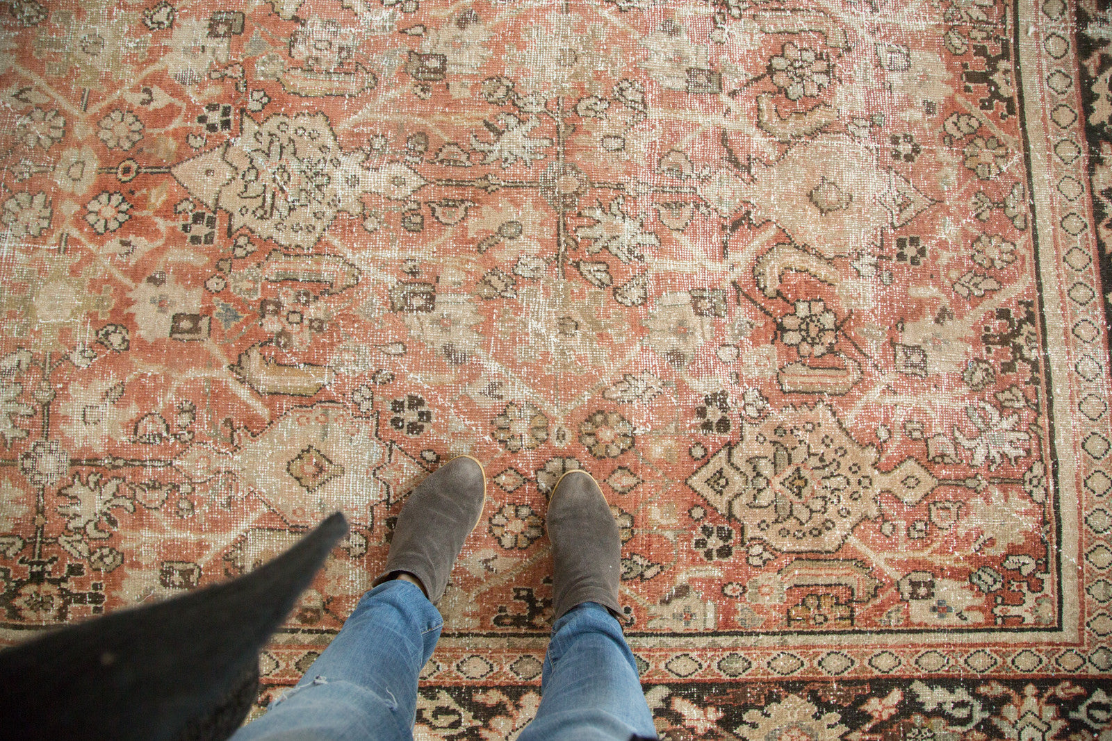 Distressed Vintage Mahal Carpet