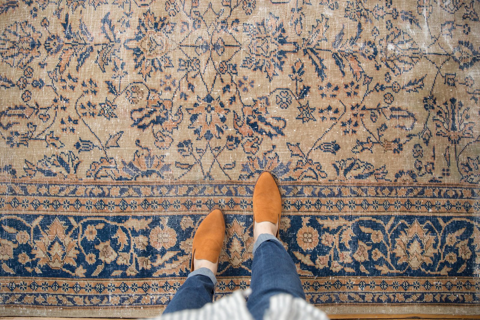 9.5x12.5 Vintage Distressed Sparta Carpet // ONH Item sm001351 Image 1