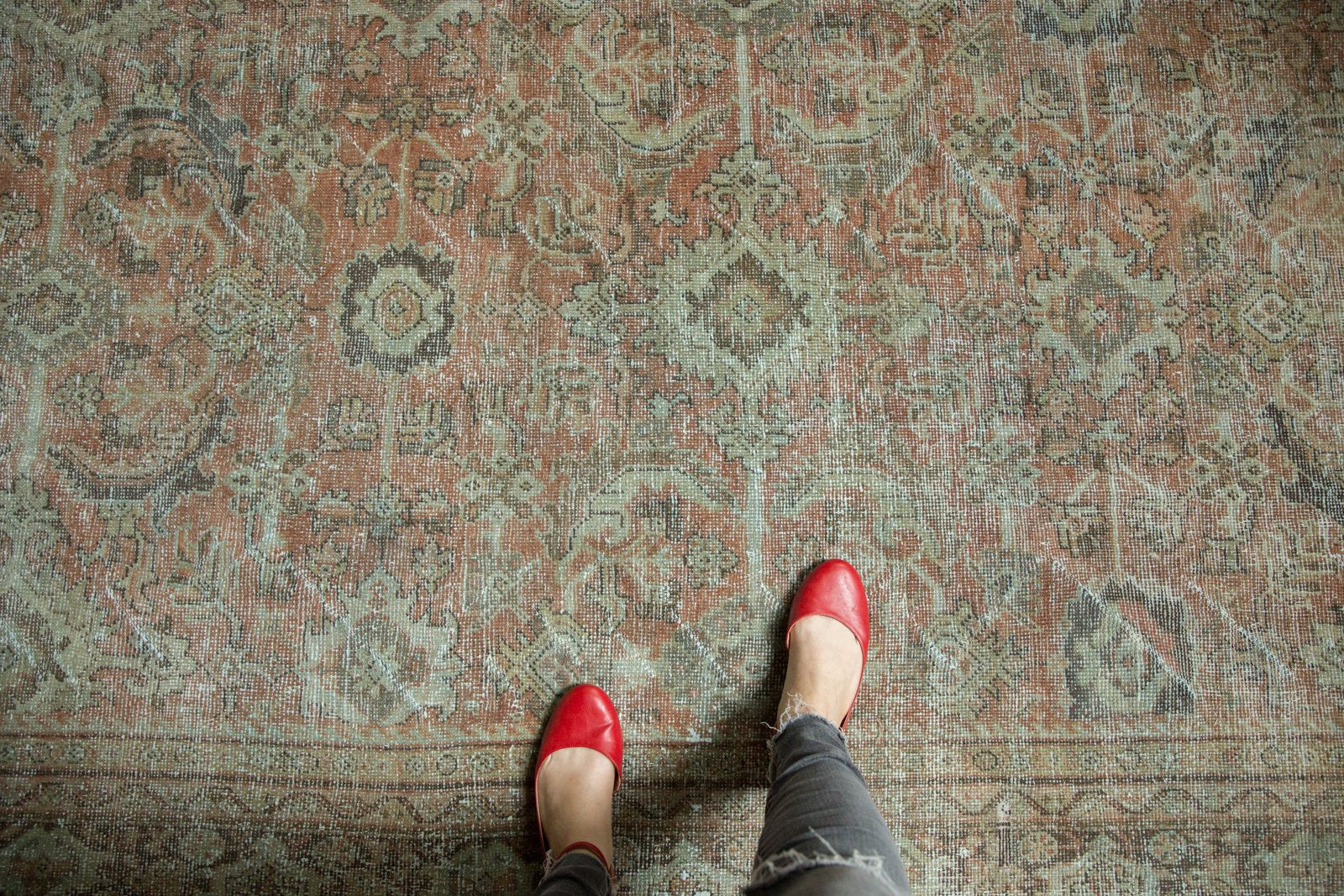 Vintage Distressed Mahal Carpet
