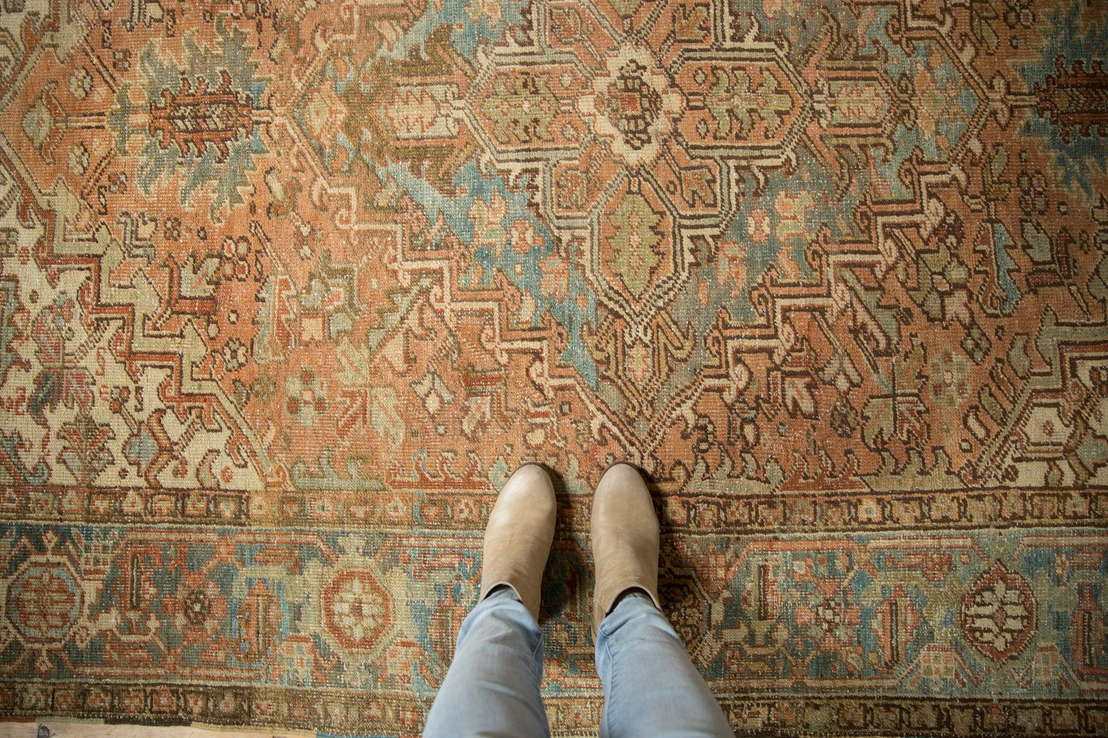  Vintage Distressed Heriz Carpet / Item sm001448 image 2