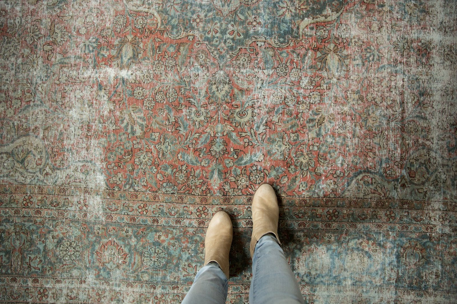  Vintage Distressed Kashan Carpet / Item sm001453 image 2