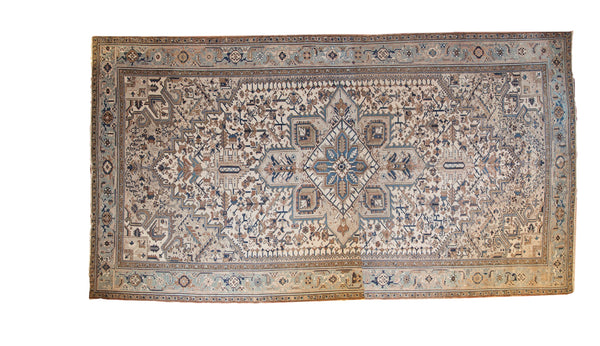 9.5x17.5 Vintage Distressed Heriz Carpet // ONH Item sm001464