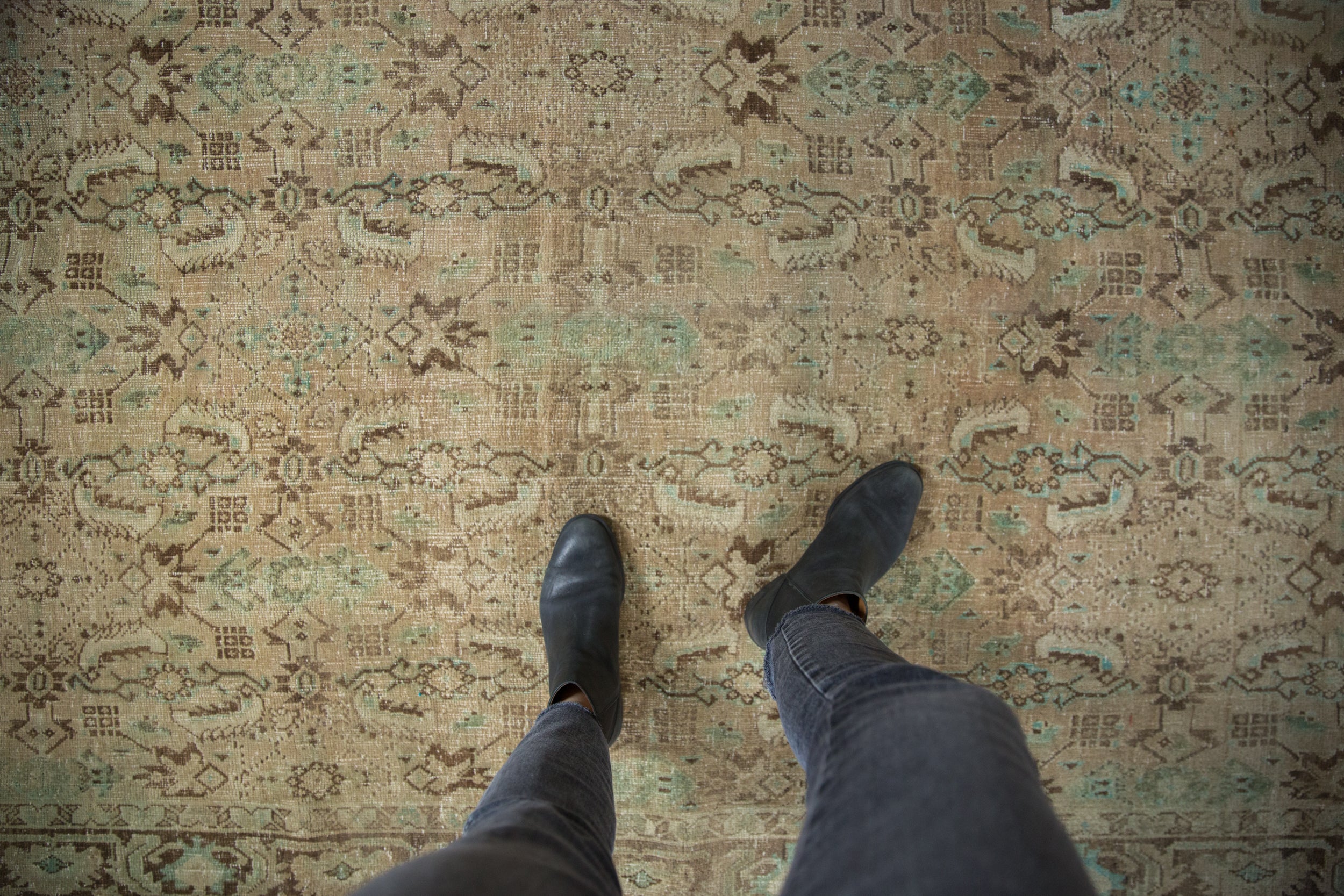 5.5x8.5 Vintage Distressed Shiraz Carpet // ONH Item sm001497 Image 1