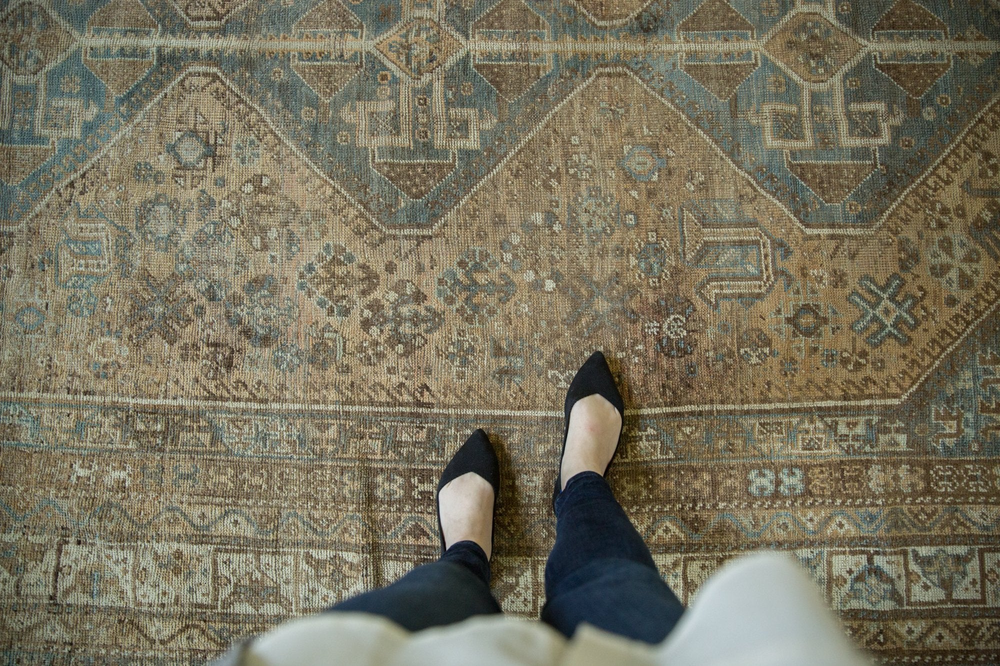 7.5x10.5 Vintage Distressed Kamseh Carpet // ONH Item sm001543 Image 1