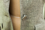 Loose button and speckled gray wool fabric detail of the vintage 40s jacket.